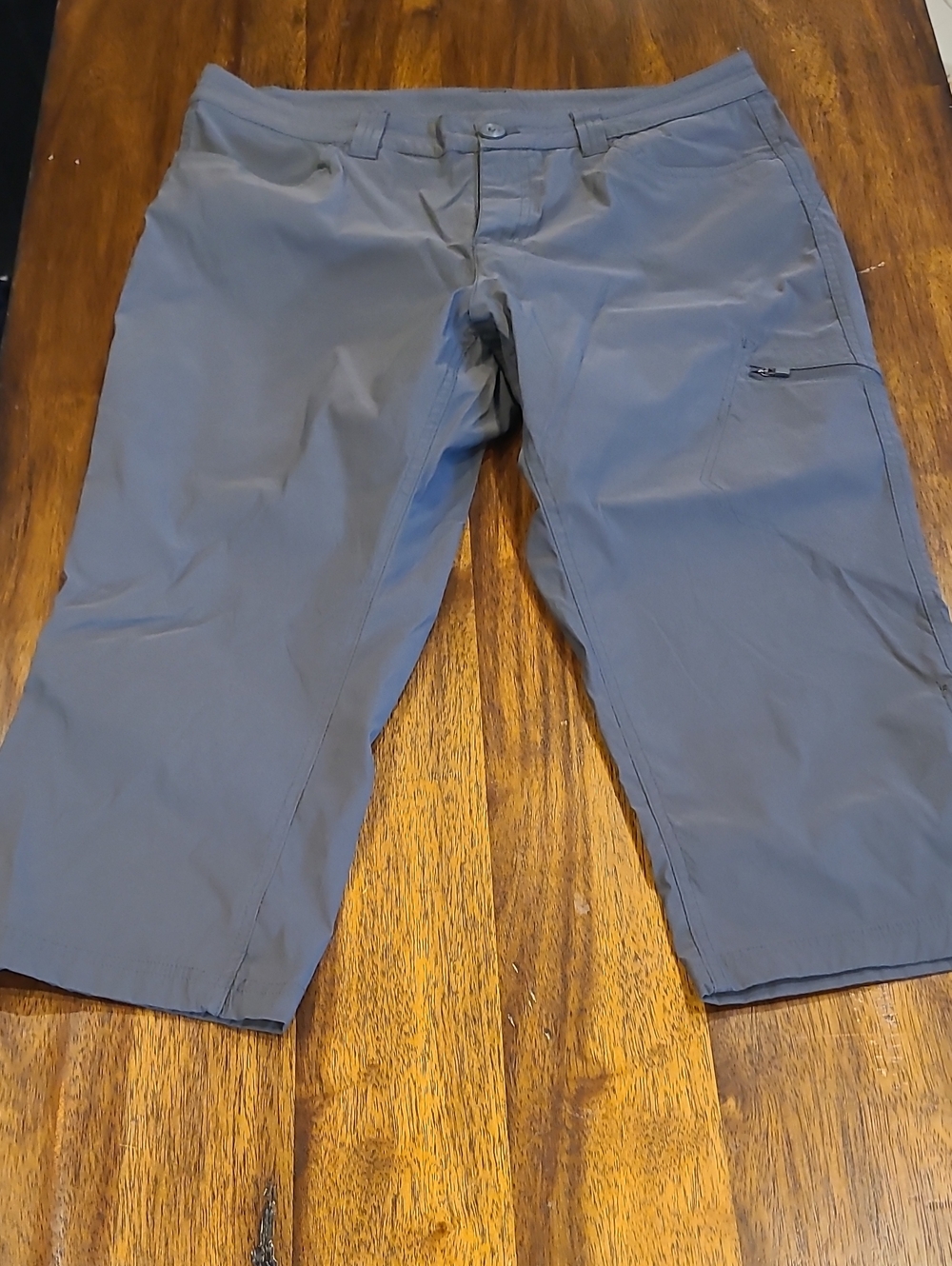 Women’s capris Eddie Bauer Grey Size 12